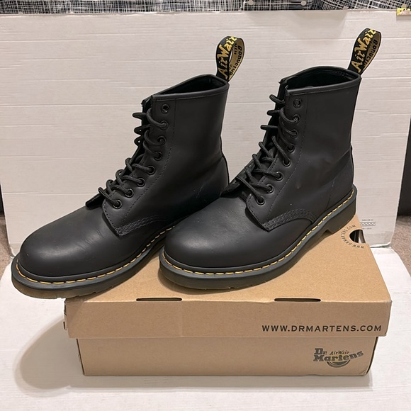 Dr. Martens Black Greasy size 9 - Picture 2 of 8